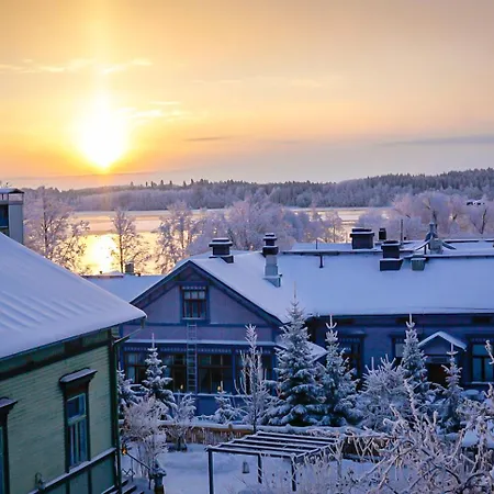 Spacious Near Castle Huoneisto *